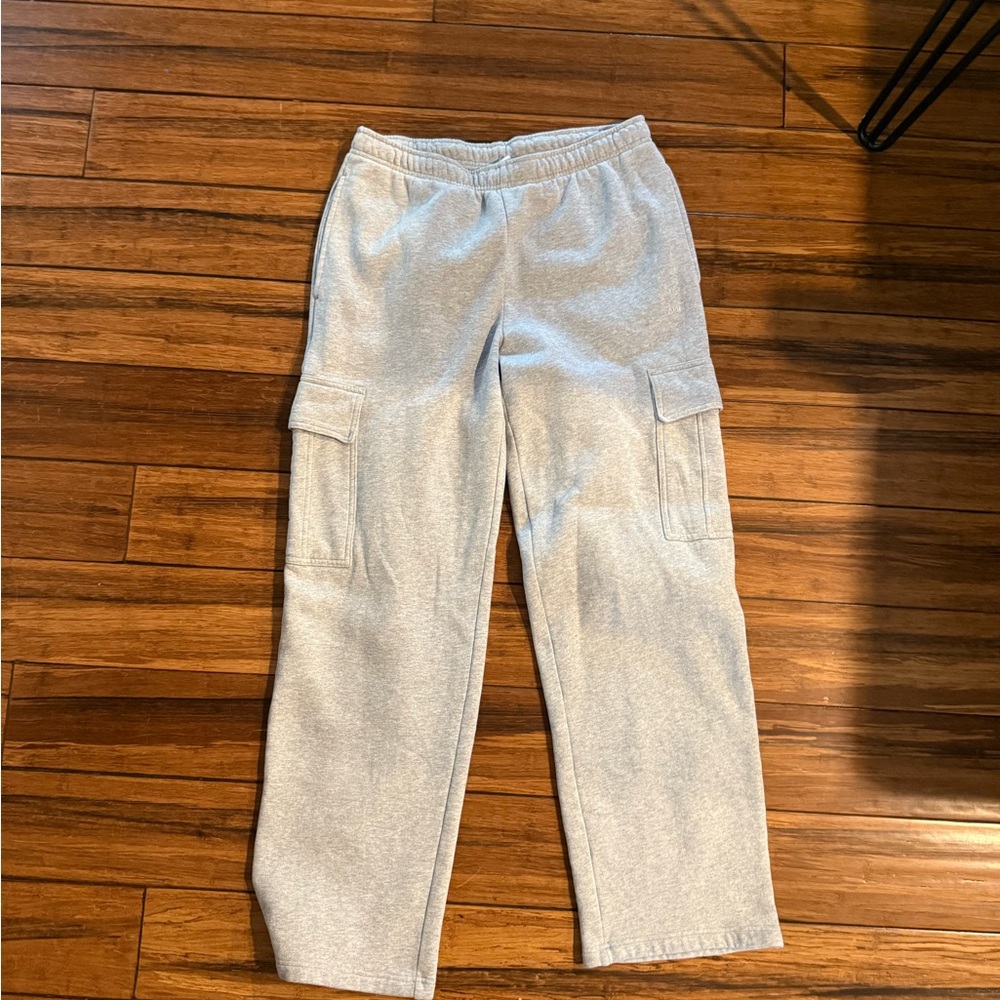 Aritzia Cozy Sweatfleece Mega Fit Cargo sweatpants 
Size L